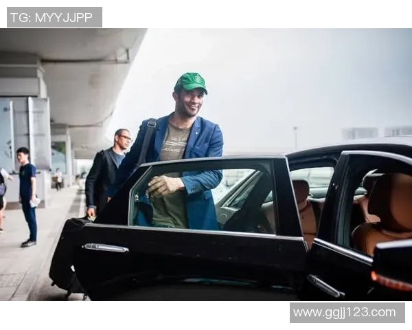 开凯迪拉克退役足球明星的豪华生活与精彩回忆分享